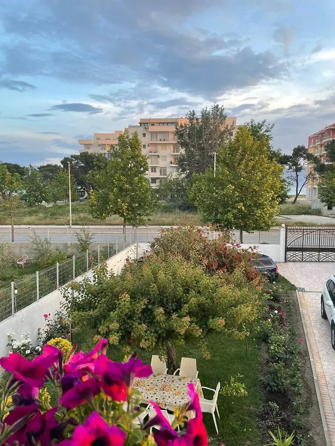 Rent Rooms Loren Vlore