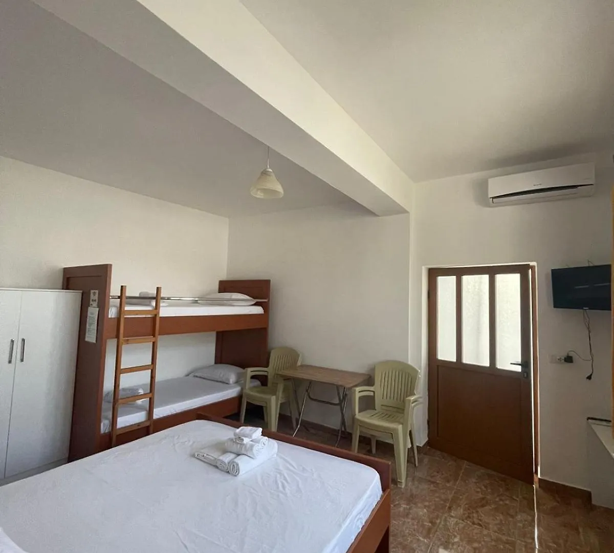Rent Rooms Loren Vlore Holiday home