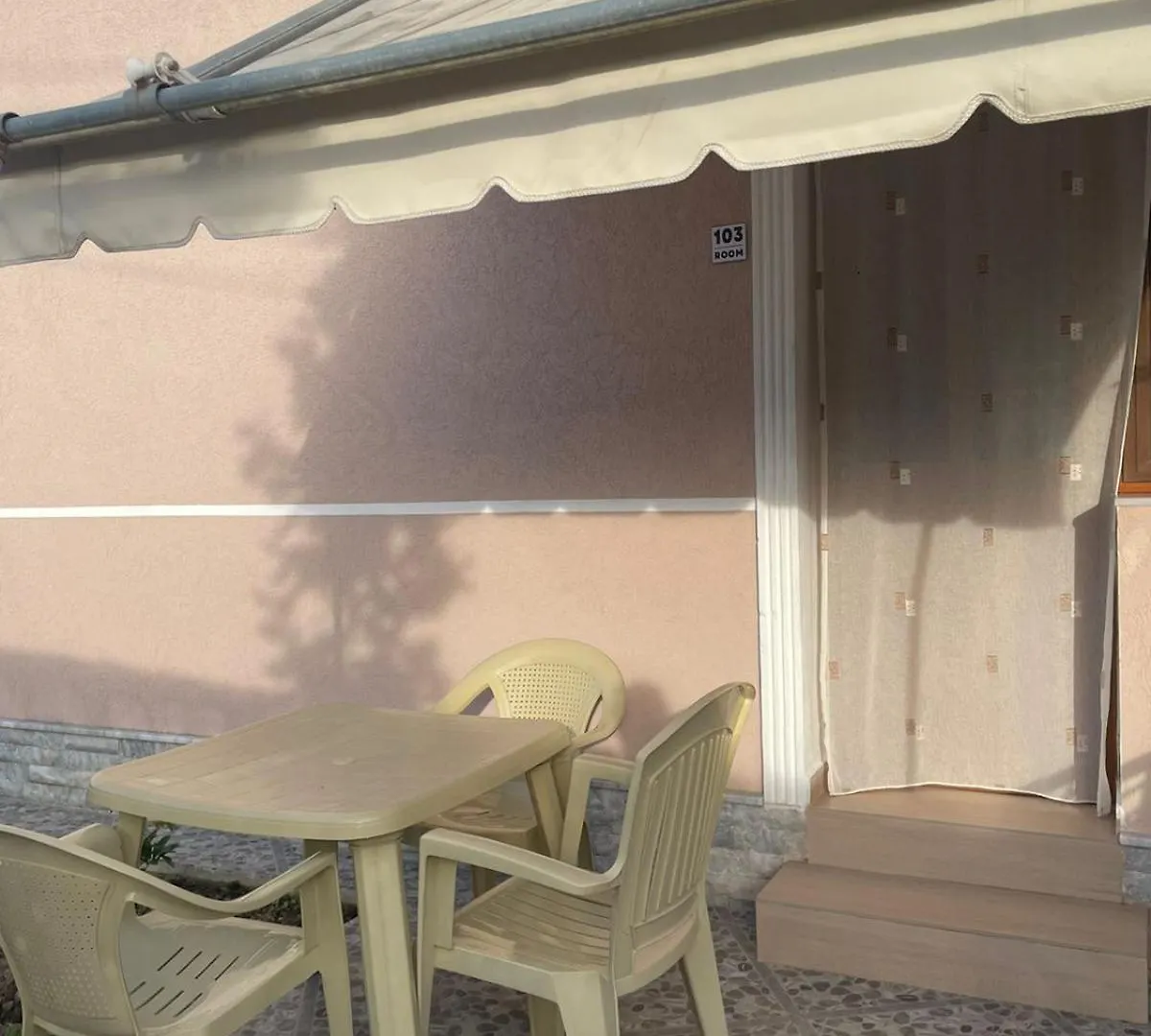 Rent Rooms Loren Vlore 0*,