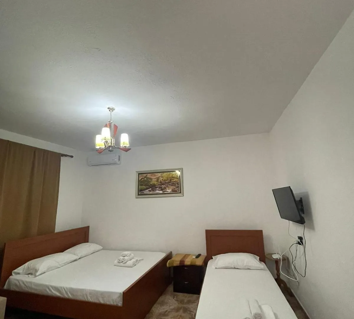 Rent Rooms Loren Vlore